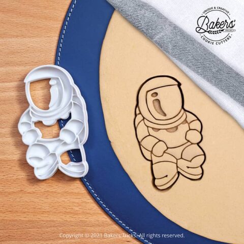 Emporte-pièce pour pâtisserie sur le thème de l'Espace en forme d'astronaute