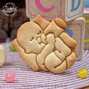 Emporte-pièce pour pâtisserie sur le thème des Bébés en forme de bébé avec biberon