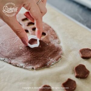 Emporte-pièce taches girafe le meilleur pâtissier M6