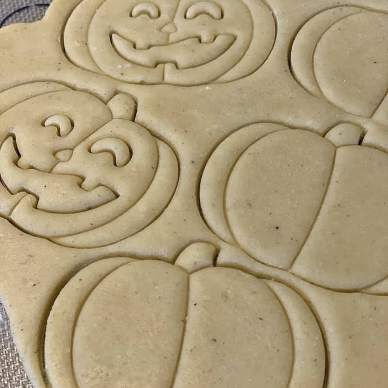 halloween-pumpkin-jack-o-lantern-cookies-1