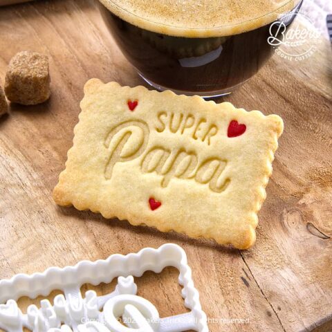 Biscuit sablé Super Papa réalisé avec emporte-pièce rectangle Bakers’Tricks idée cadeau fête des pères