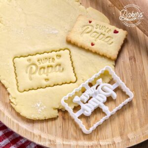 Emporte-pièce biscuit Super Papa Bakers’Tricks avec découpe rectangle festonnée et marquage sur pâte sablée