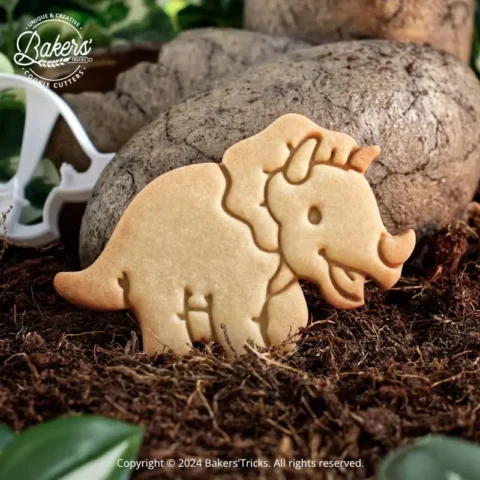 Emporte-pièce pour pâtisserie sur le thème des dinosaures en forme de triceratops