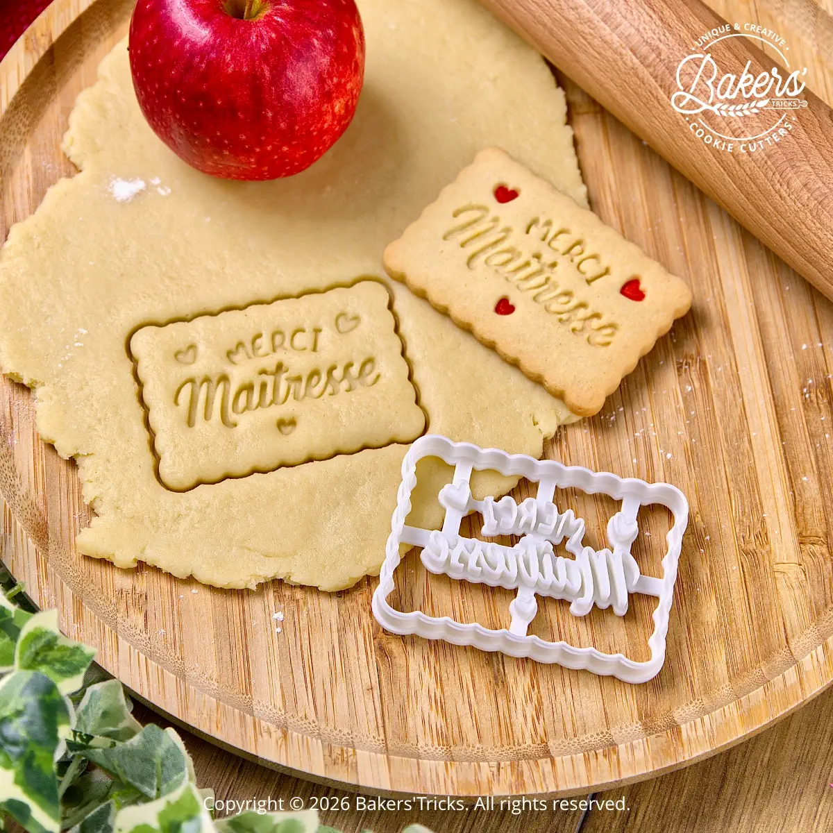 “Merci Maîtresse” cookie made with a Bakers’Tricks® cookie cutter as an end-of-school-year gift for a teacher.