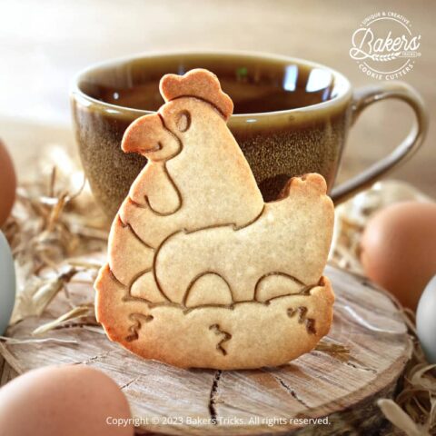 Emporte-pièce pour pâtisserie sur le thème de Pâques en forme de poule sur ses oeufs