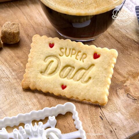 Biscuit Super Dad réalisé avec un emporte-pièce Bakers’Tricks pour la fête des pères