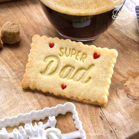 Biscuit Super Dad réalisé avec un emporte-pièce Bakers’Tricks pour la fête des pères
